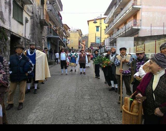 Bianco Natale: Sfilata delle pacchiane